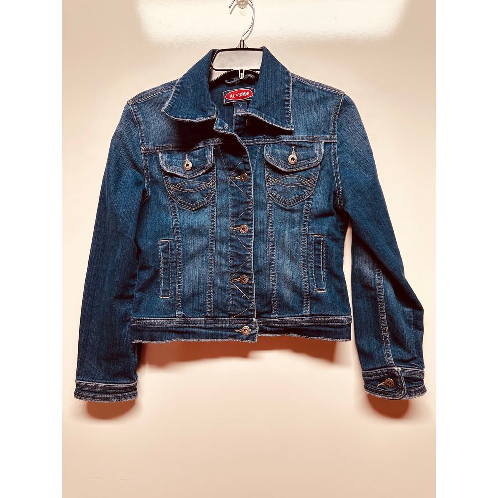 AC 3998 Women's Somewhat Distressed Blue Jean Jacket Size Small